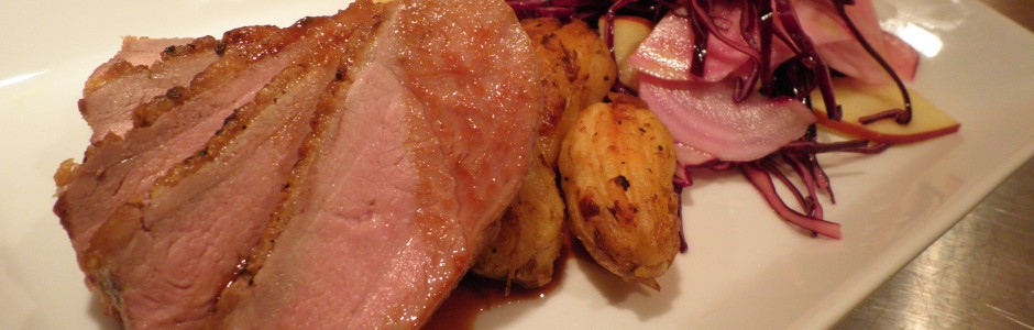 Morten and, and på en moderne måde med kartofler stegt i andefedt og rødbede salat